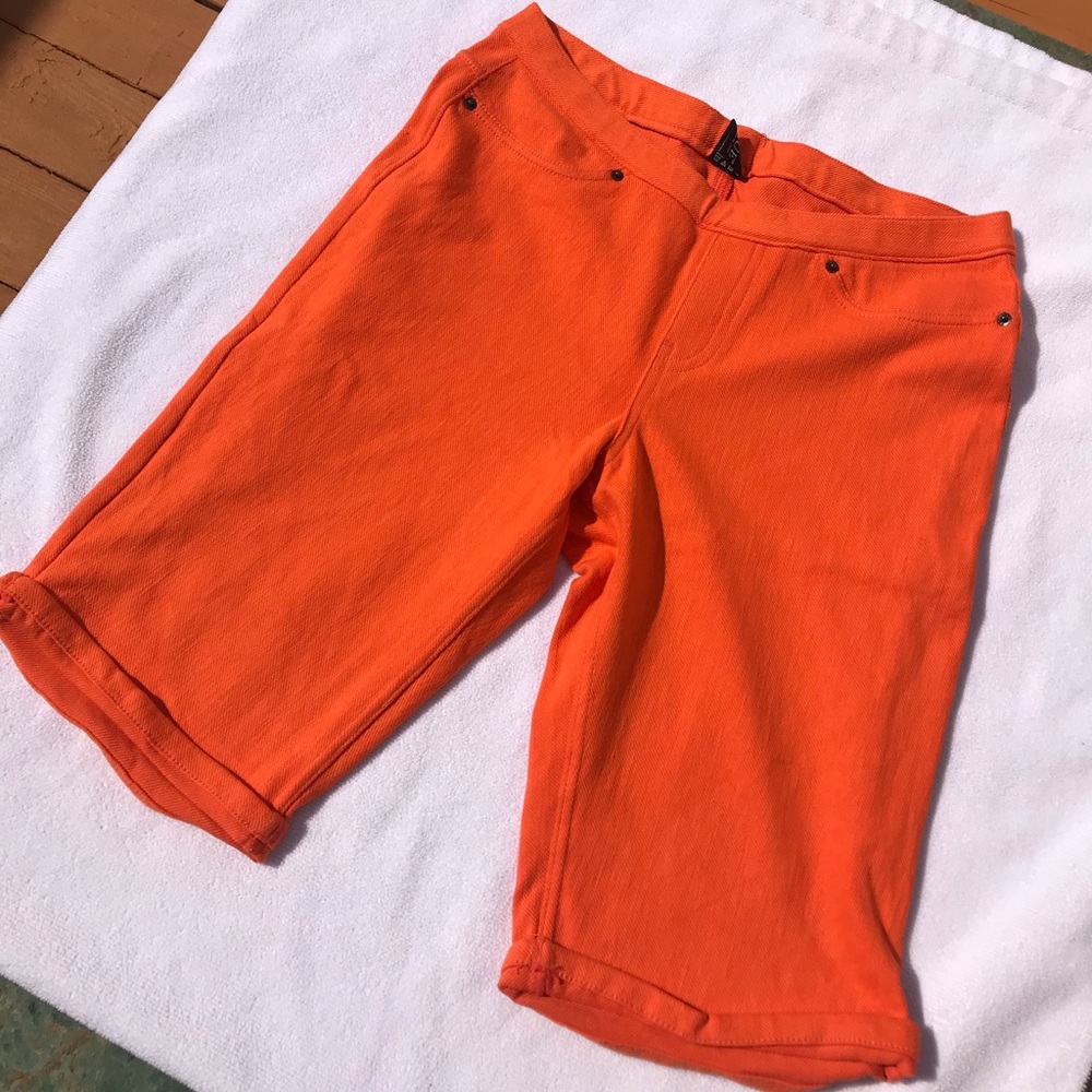 🍁HUE SHORTS
